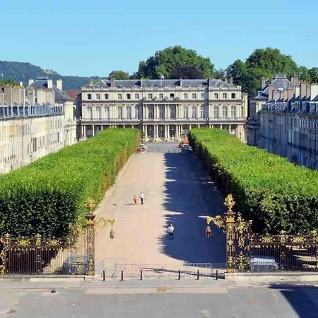 Apartamento Le Duplex De Barres Aux Portes De La Place Stanislas