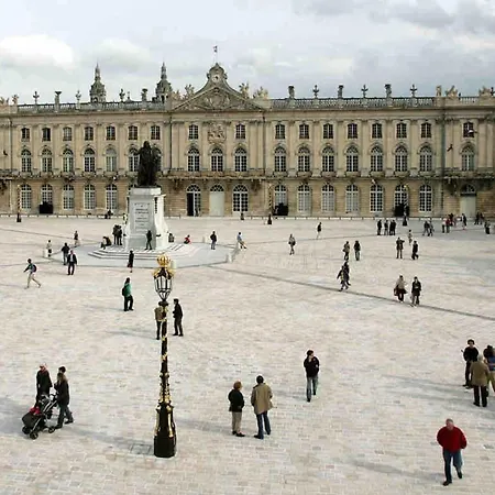 Le Duplex De Barres Aux Portes De La Place Stanislas Apartamento *